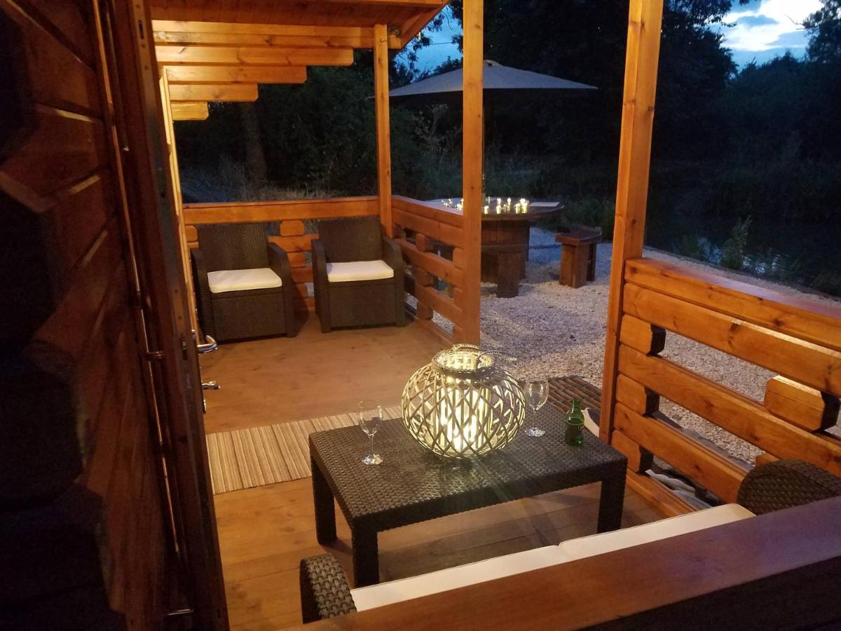 West Pool Cabin Lincoln Extérieur photo
